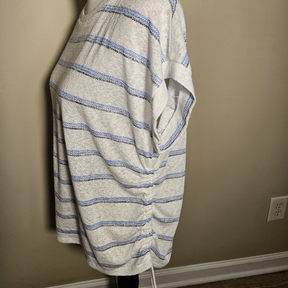 Bobeau blue and white stripped shirt with tie detail on the side size XL. - Picture 10 of 13